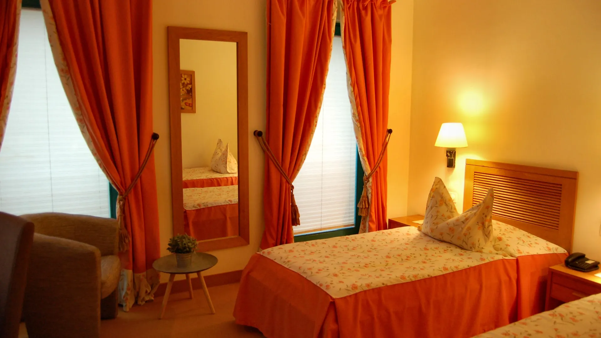 Albergo Hotel Schönefeld 4*,